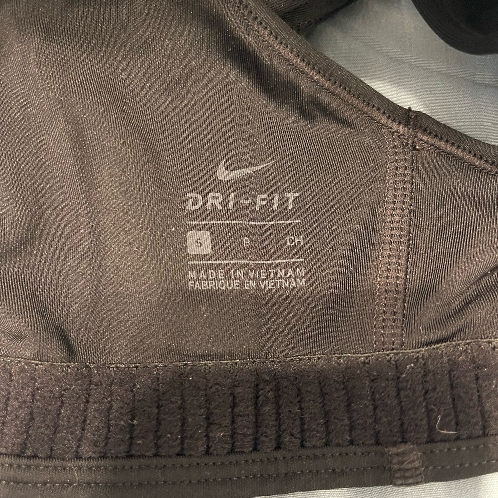 4 Nike Sports Bras, 3 black 1 gray - Picture 3 of 12